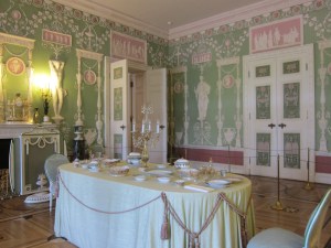 I love this green room. The decor on the walls must have taken ages to finish.