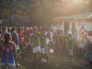 Congratulating the winner, from Isla Fuerte.