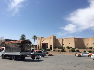 Nizwa_CowParkingLotMarket